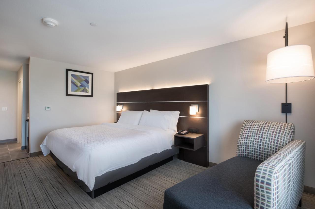 Express & Chicago - By Ihg Hoffman Estates