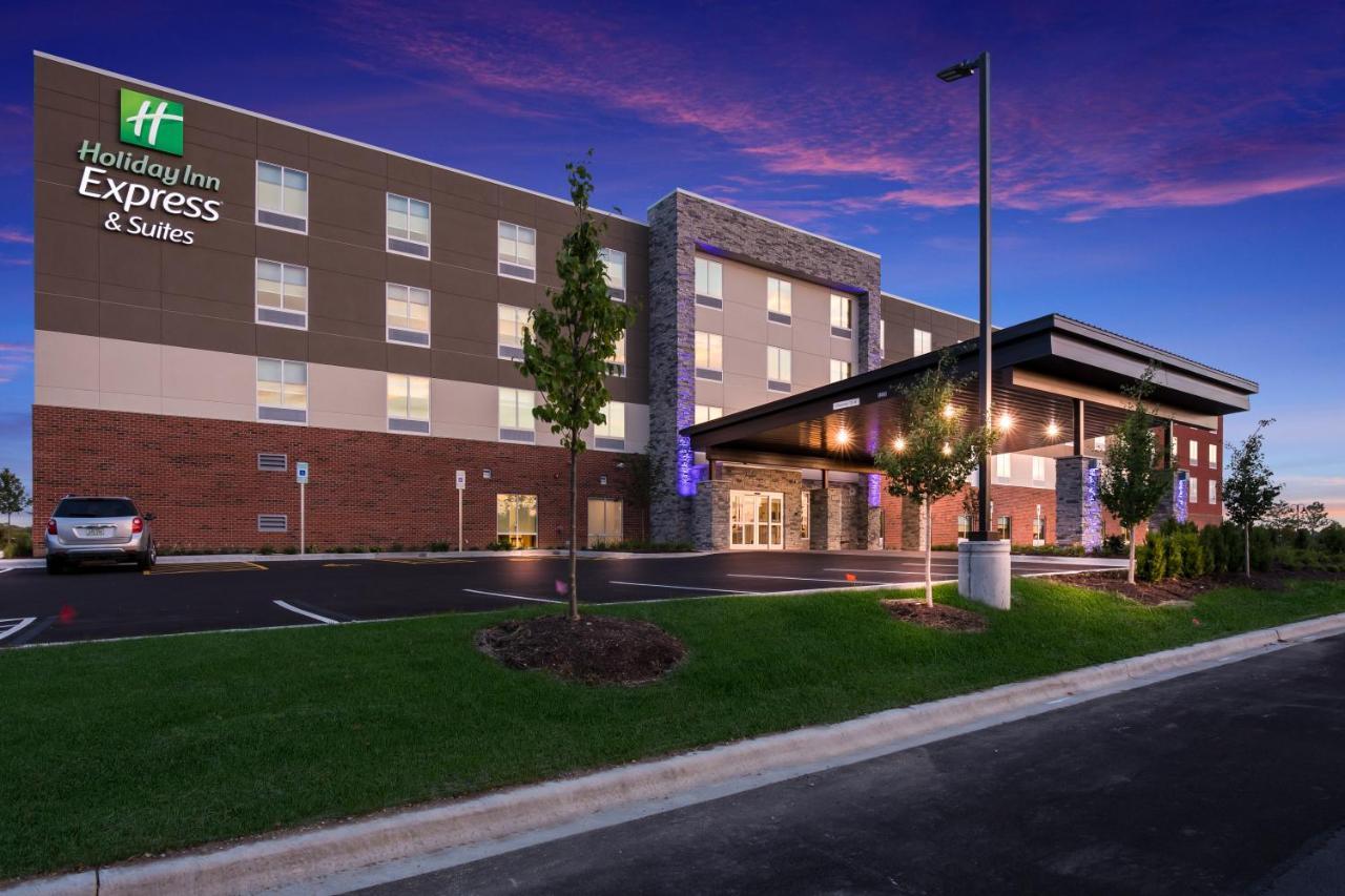 Express & Chicago - By Ihg Hoffman Estates