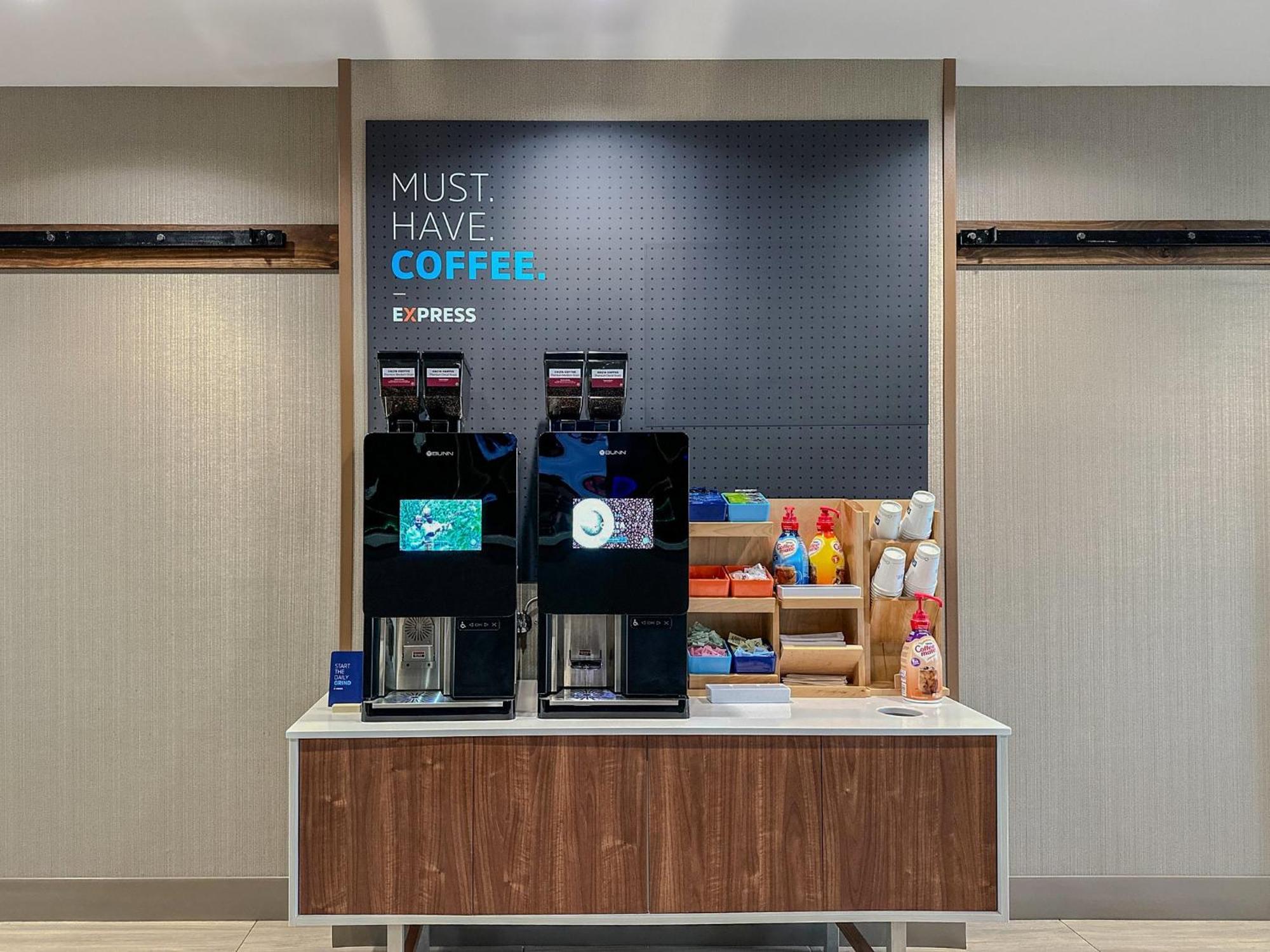Express & Chicago - By Ihg